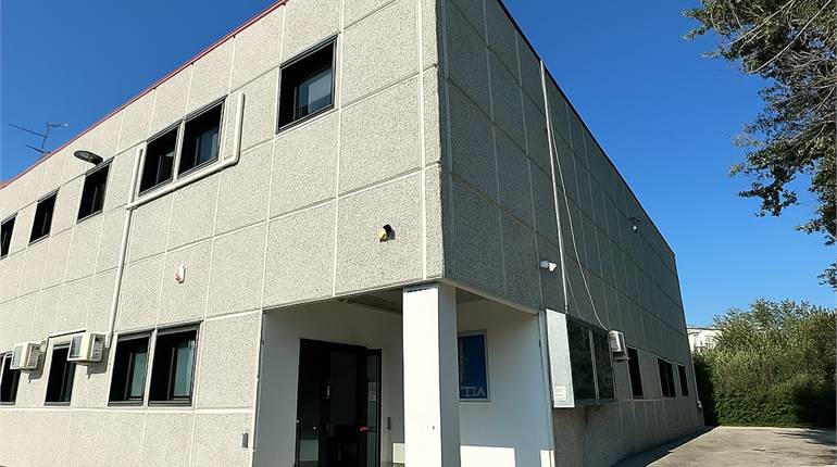 Rif 261MP Locale D/7 in zona Baraccola di Ancona