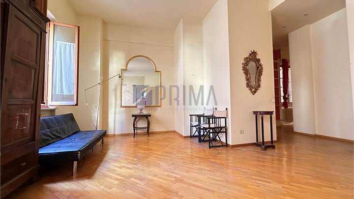 Bilocale spazioso in Via Degli Orefici con ascensore 