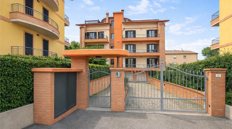 Appartamento con ampia mansarda e terrazzo 