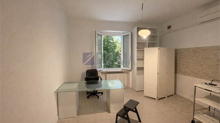 Ufficio luminoso per professionisti Via Ascoli Piceno