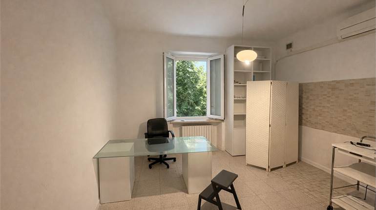 Ufficio luminoso per professionisti Via Ascoli Piceno