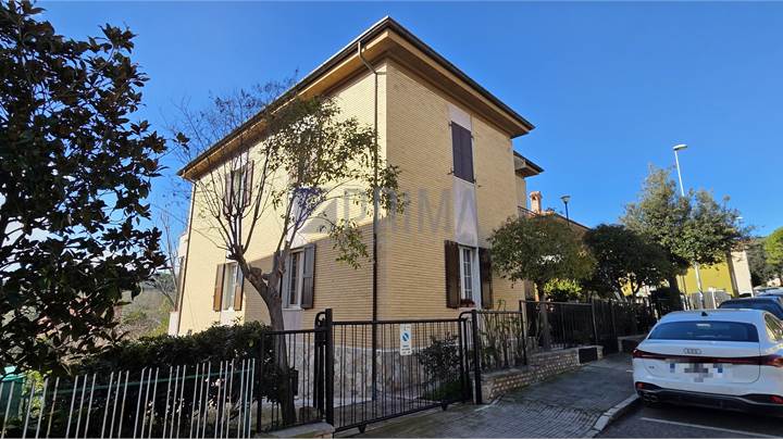 Appartamento in Villetta  bifamiliare con grandi ambienti e giardino