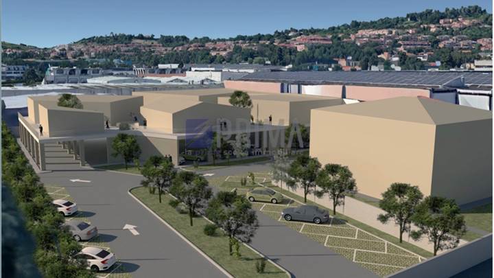 Capannone Ancona con ampia corte