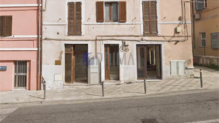 Negozio a reddito  in vendita – Via delle Grazie, ROI 16%