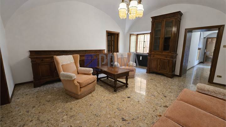 Ampio appartamento signorile nel cuore del centro storico di Jesi