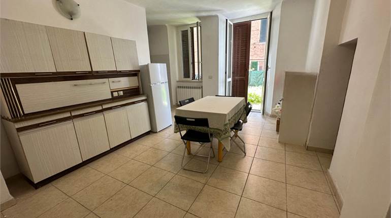 262MP Appartamento uso investimento con giardino