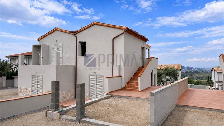 Appartamento con ampio terrazzo