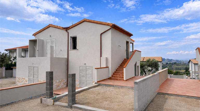 Appartamento con ampio terrazzo