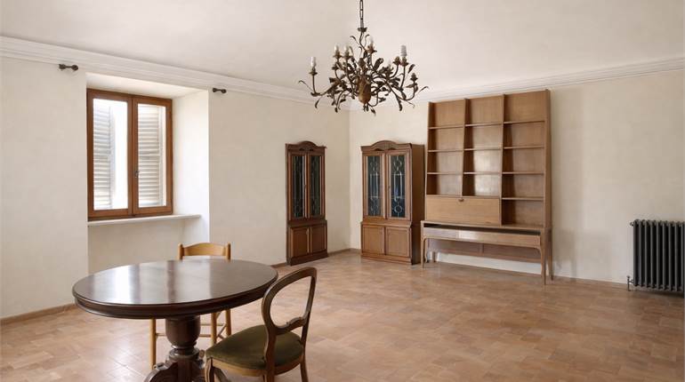 Ampio appartamento in palazzo storico del '600. Centro Storico