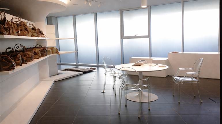 Locale show room in zona Baraccola