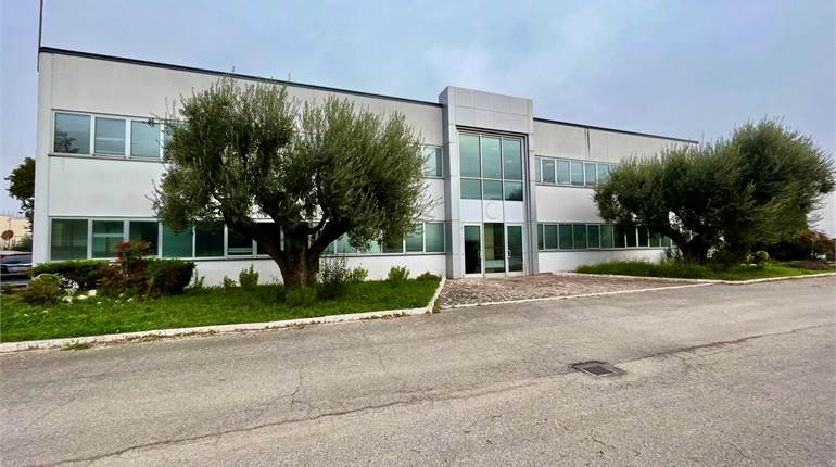 CAPANNONE CON AFFITTO A RISCATTO 