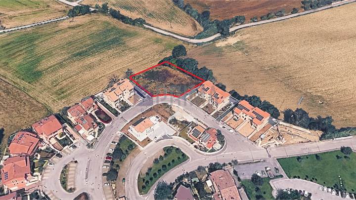 Lotto edificabile panoramico in contesto residenziale di pregio