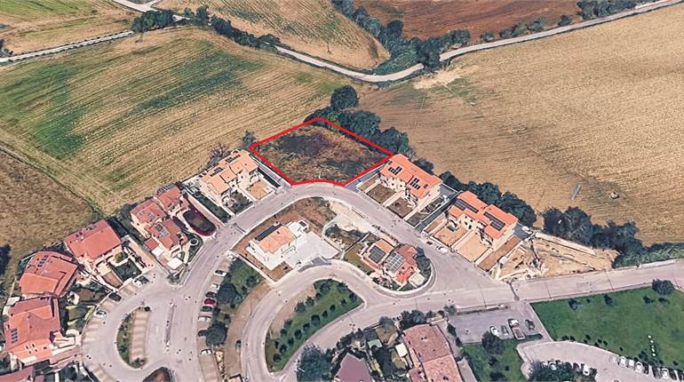 Lotto edificabile panoramico in contesto residenziale di pregio