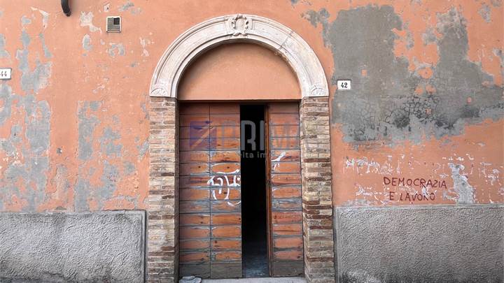 Locale uso negozio zona Piazza San Francesco