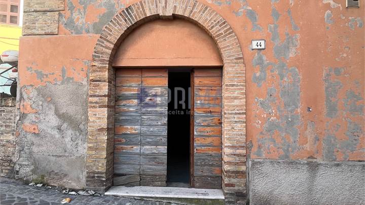 Locale uso negozio in centro storico 