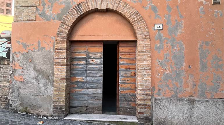 Locale uso negozio in centro storico 