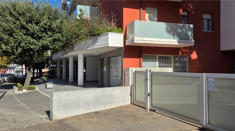Negozio in affitto zona Palombare Ancona